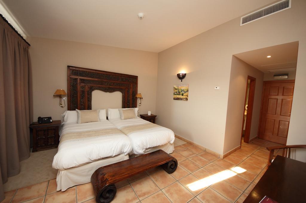 Hotel Château Viñasoro Alcázar de San Juan Chambre photo